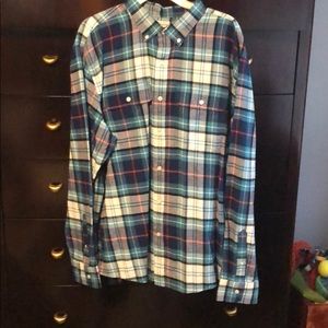 Men’s plaid casual button down